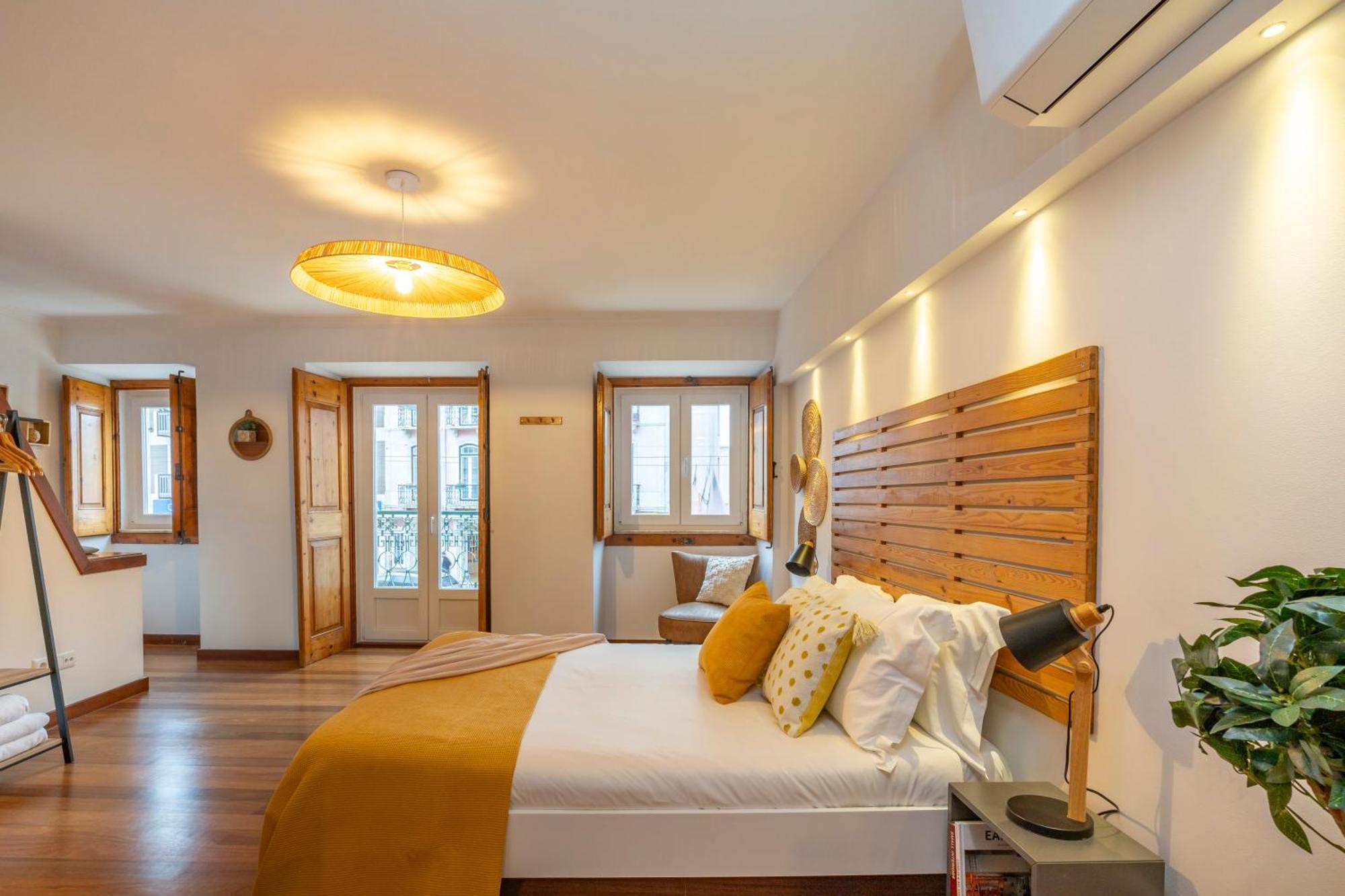 Superb Apartments Overlooking Graca In Лиссабон Номер фото