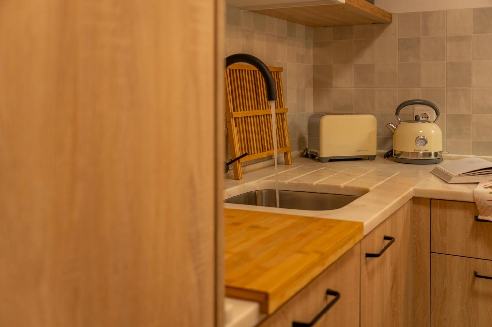 Superb Apartments Overlooking Graca In Лиссабон Номер фото